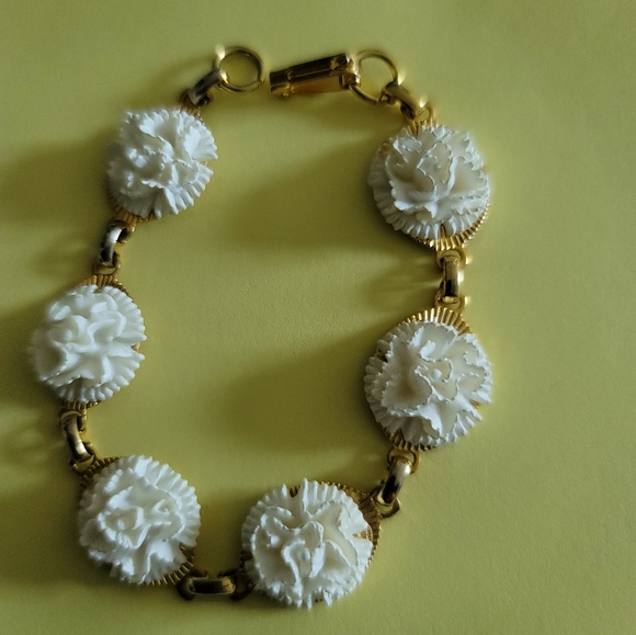 Vintage Carved Flower Bracelet - Picture 1 of 4